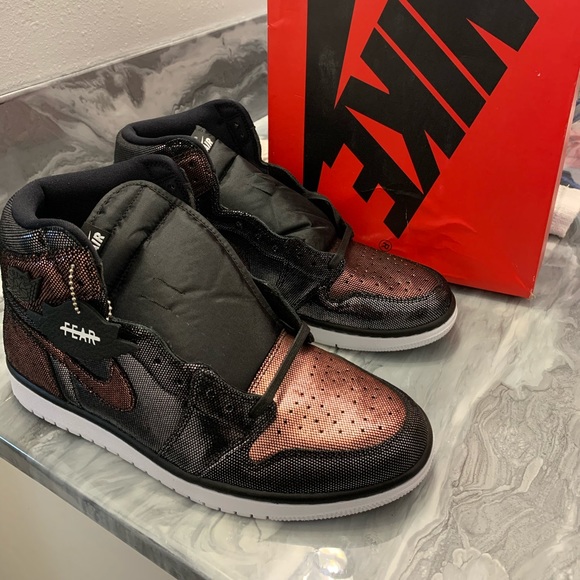 NIKE Women’s Air Jordan 1 HI OG FEARLESS - Picture 4 of 8